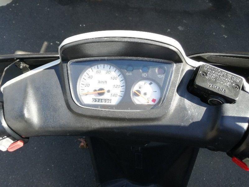 2009 Yamaha BWS scooter with surf racks