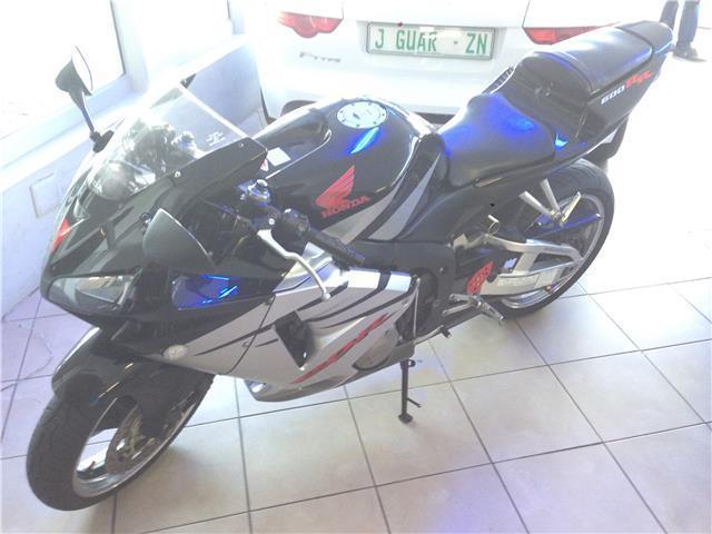 2005 Honda CBR600, with 33000km available now!