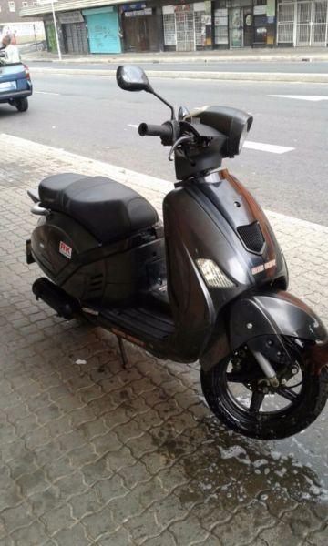 Big retro 175cc scooter for sale