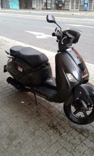 Big retro 175cc scooter for sale