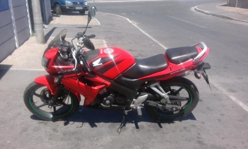 Selling my Honda CBR 125R R14000 Neg