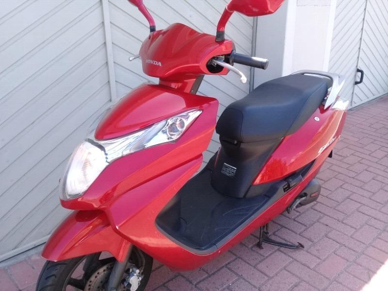 2014 Honda Elite scooter, 125cc, fully automatic