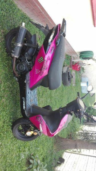 2015 gomoto pink scooter 150,cc