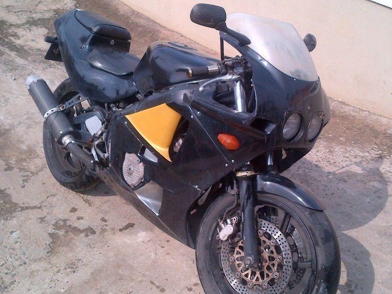 Honda cbr 400 R20 000 CASH