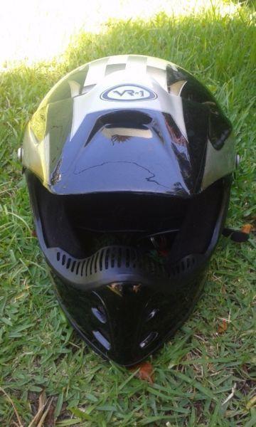 VR-1 Helmet (XL)