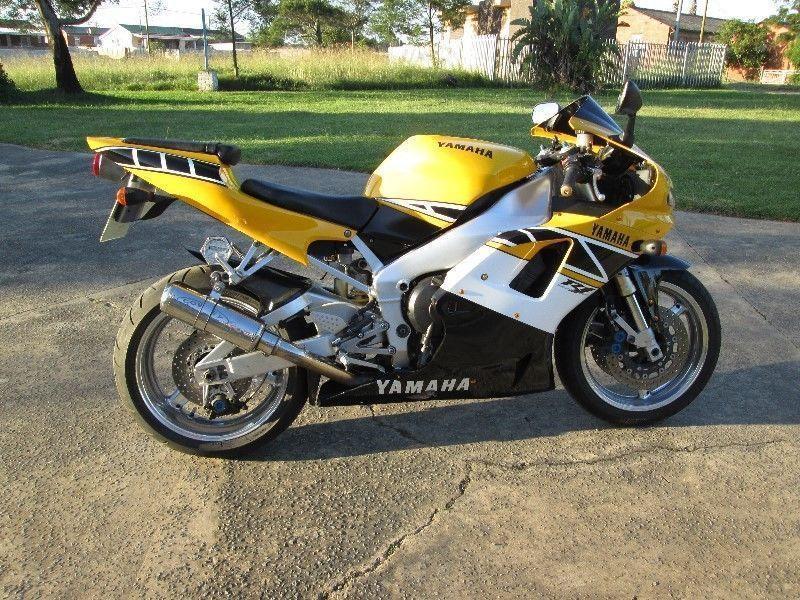 Yamaha YZF R1