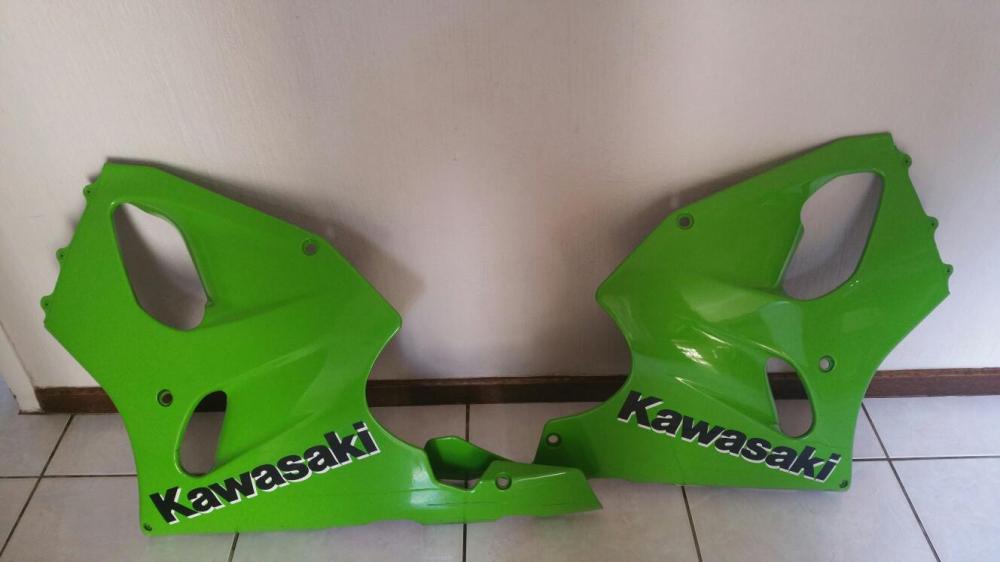 Kawasaki Zx7R original fearings set with head light and extras