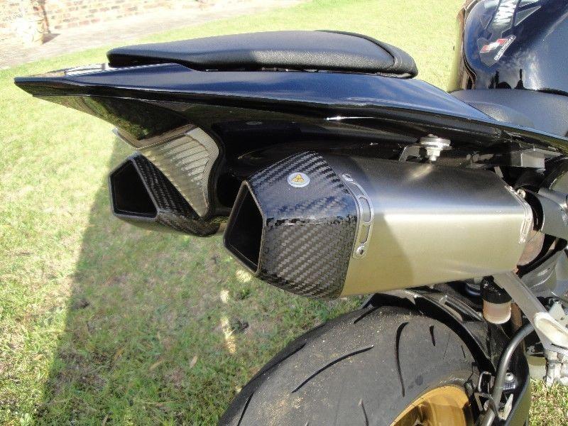2010 Yamaha YZF-R1 BIG BANG in pristine condition