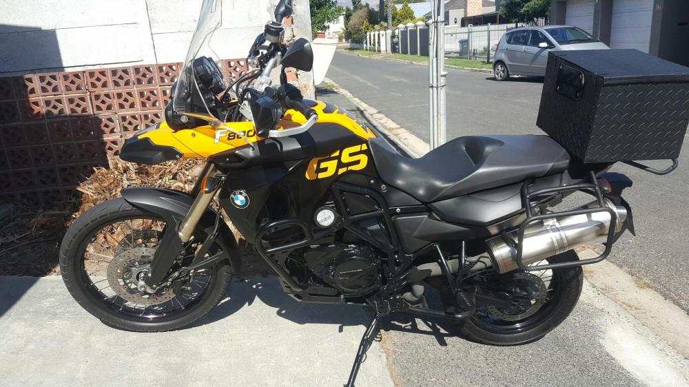 BMW GS 800 immaculate and extra set tures