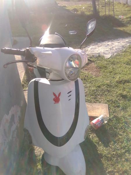 Motorcycle scooter
