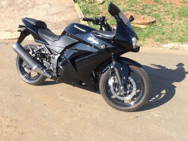 Kawasaki Ninja 250R. Perfect condition with low mileage