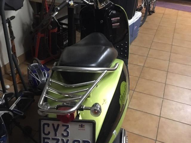 Scooter green