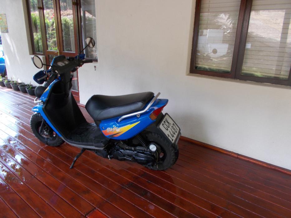 Yamaha Bus 1999 scooter R11000 with road worthy