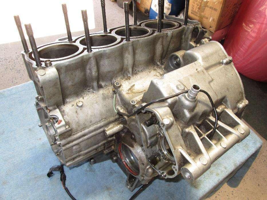 YAMAHA R1 crank case 4xv