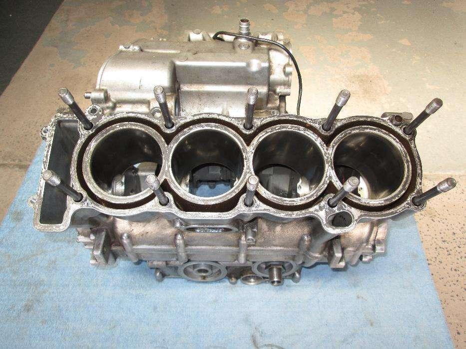 YAMAHA R1 crank case 4xv