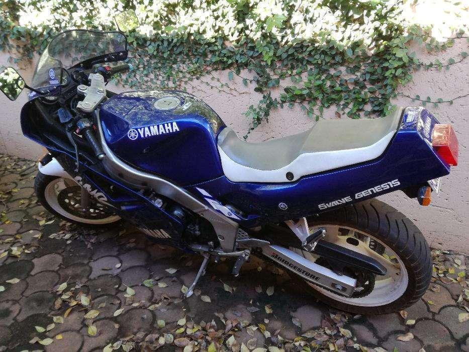 Yamaha FZR1000 Genesis motorbike. Excellent condition, low kms