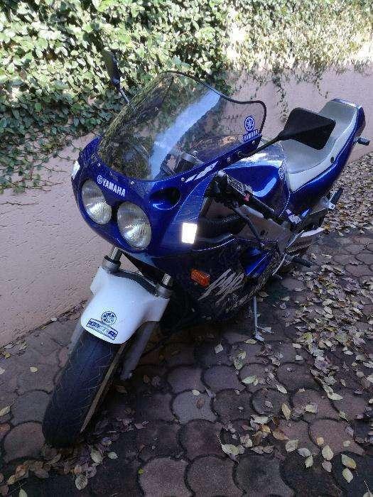 Yamaha FZR1000 Genesis motorbike. Excellent condition, low kms