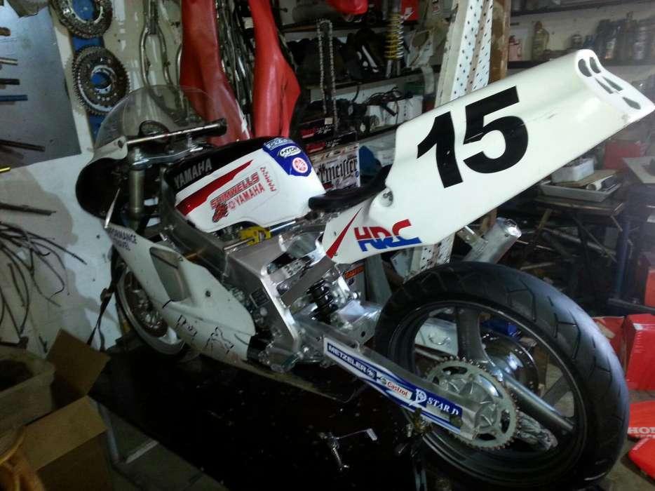 RGV 250 frame ( VJ21 ) with a Yz 250 motor in. Gsxr 400 front end and