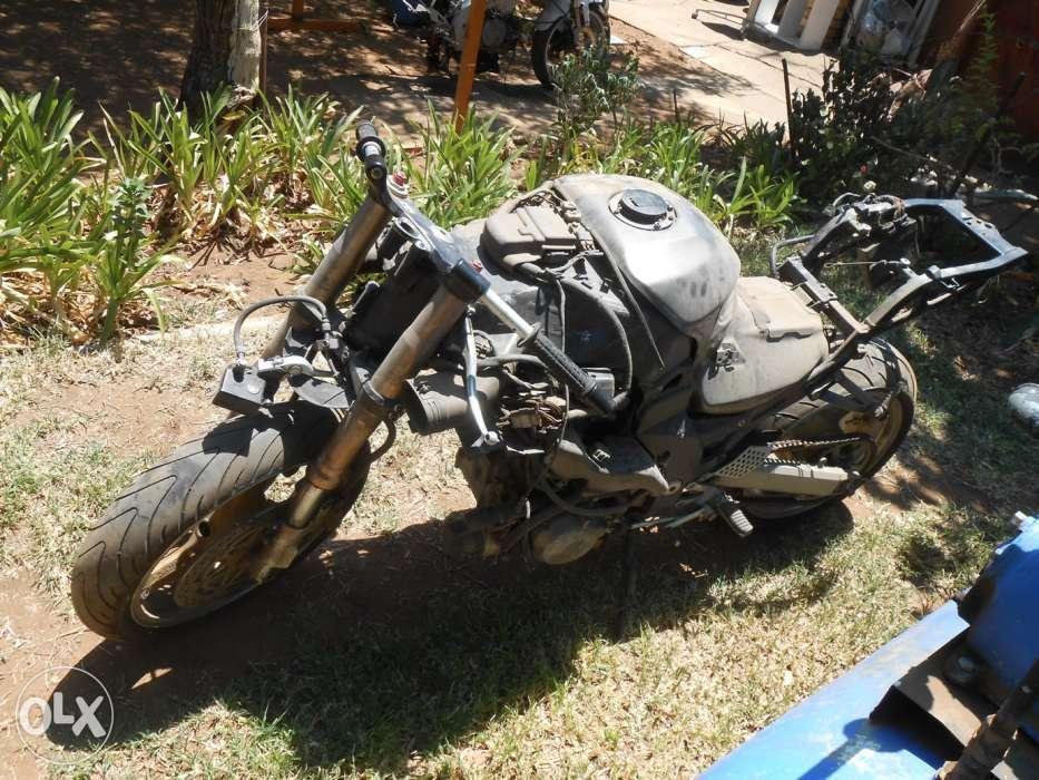Kawasaki ZX12 (2000 model) stripping for spares