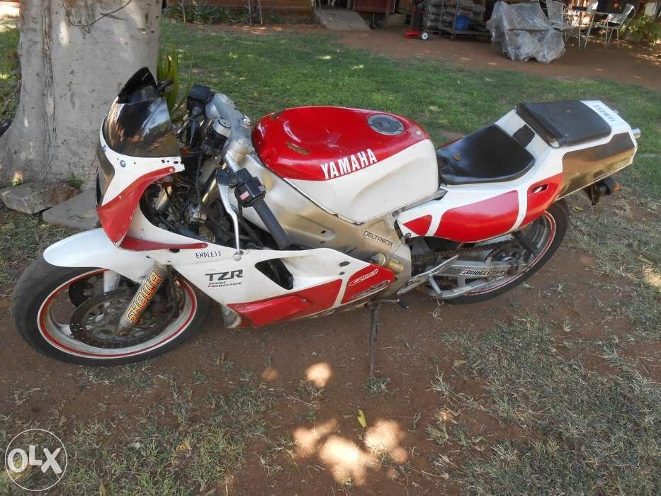 Yamaha TZR 250 3MA (89) stripping for spares ONLY