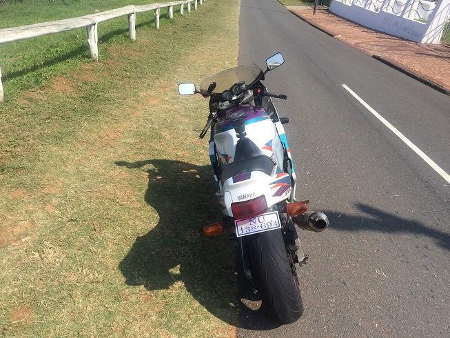 FZR 1000 yamaha R25000neg