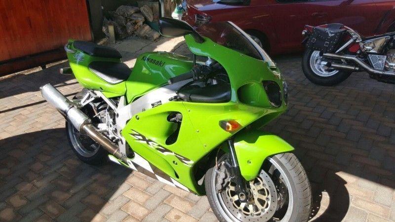 Kawasaki 1999 ZX7R STUNNER ! Papers all in Order Runs with most LITRE Bikes