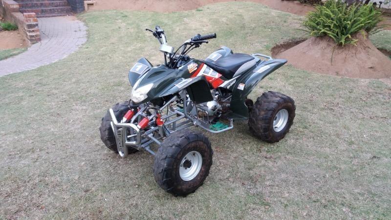 2012 200cc manuel quad with reverse as new,mint condition