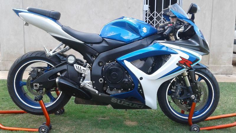 2007 Suzuki GSX-R FOR SALE, VERY CLEAN BIKE! a MUST SEE! PAPERS IS IN ORDER!!