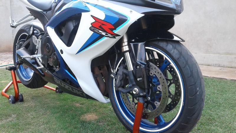 2007 Suzuki GSX-R FOR SALE, VERY CLEAN BIKE! a MUST SEE! PAPERS IS IN ORDER!!