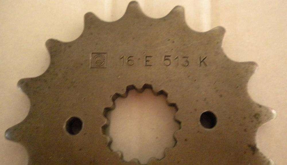 Front sprocket GPZ 550 cc. new ( 16 E 513 K )