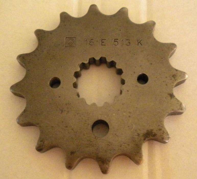 Front sprocket GPZ 550 cc. new ( 16 E 513 K )