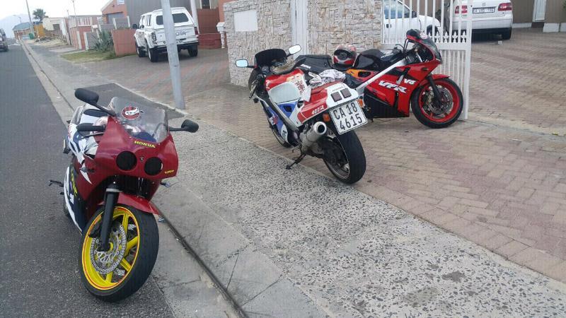 Stolen!!! Honda VFR 400 NC30 R5000 Reward