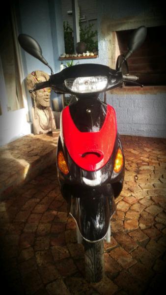 Brand New: ZEST Scooter (2014-12-09), 125cc for sale: only 339km