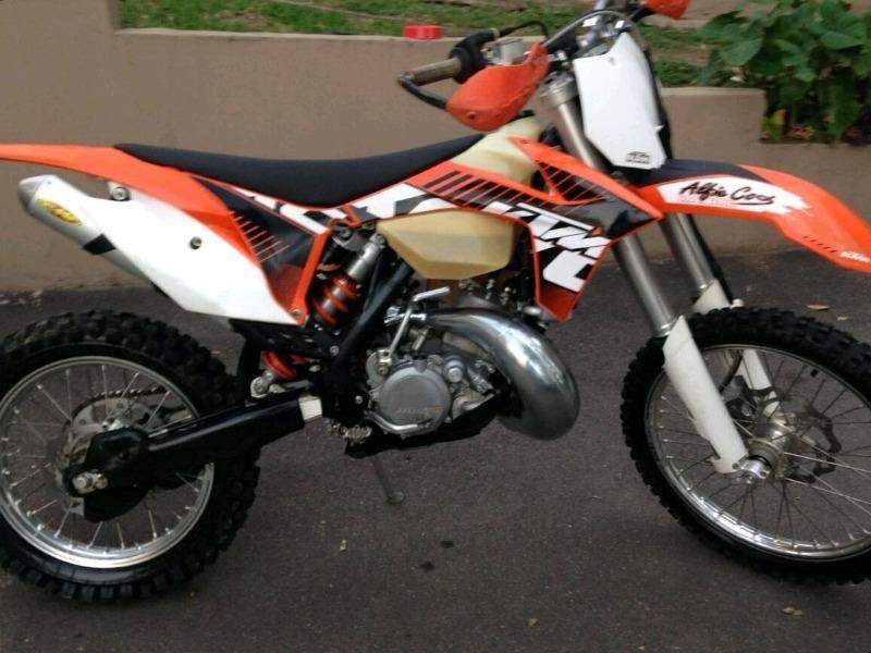 2012 KTM 200 xcw in excellent condition swop for 250 and cash differen