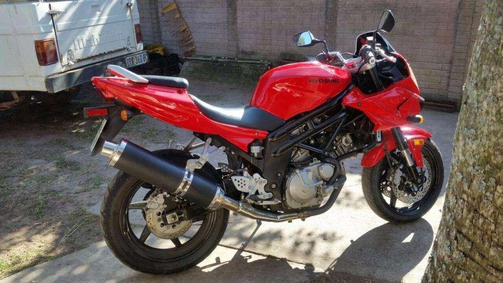 Hyosung gt650s for sale. Excellent condition!