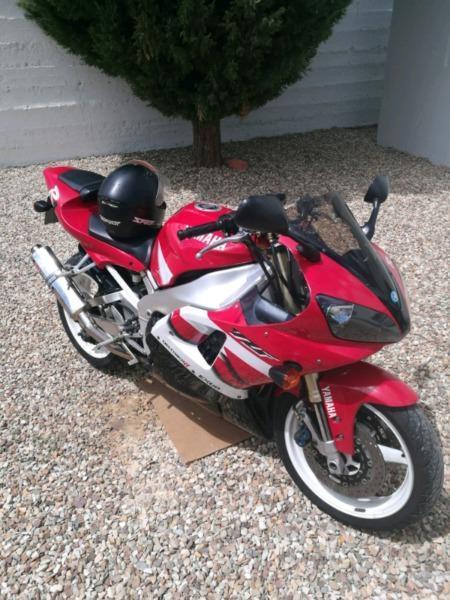 Yamaha R1 2000