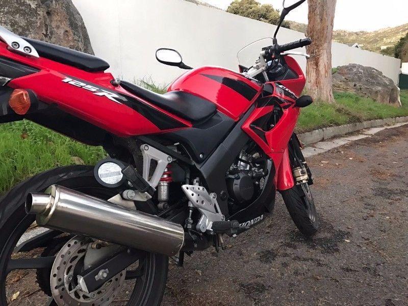Honda CBR 125R (low mileage)
