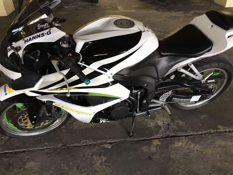 08 Honda CBR 600RR Hannspree