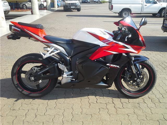 2010 HONDA CBR 600 RR FOR SALE !