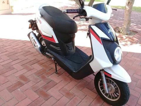 2014 Motomia Beretta 125cc scooter in awesome condition, only 335kms