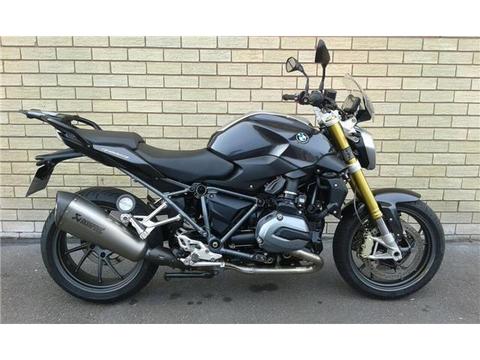 2015 BMW R 1200 R WITH AKROPOVIC PIPE & QUICKSHIFTER