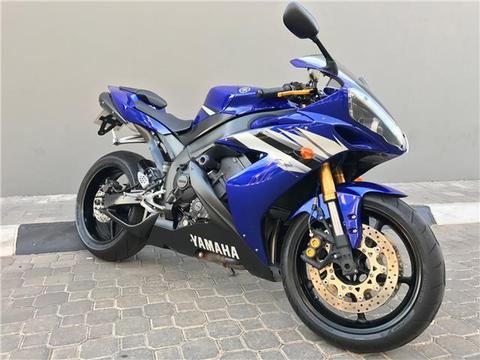 06 YAMAHA R1