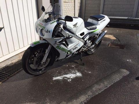2011 Honda vfr 400 nc30