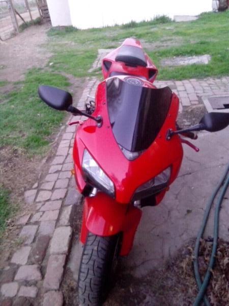 Honda cbr 1000 2005 R52000 neg