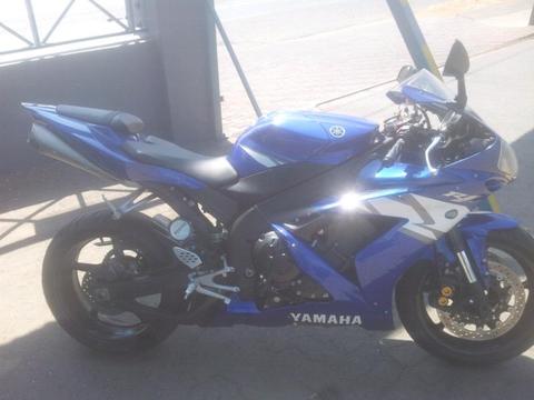 Yamaha R1 blue