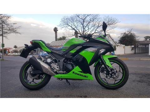 Kawasaki Ninja 250 @ Madmacs Motorcycles