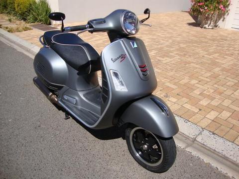 2015 Vespa GTS 300ie Super Sport ABS - Immaculate Condition