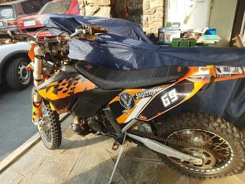 2009 KTM EXC - 200 2 T - R29 500 - VERY NEAT AND RUNS WELL