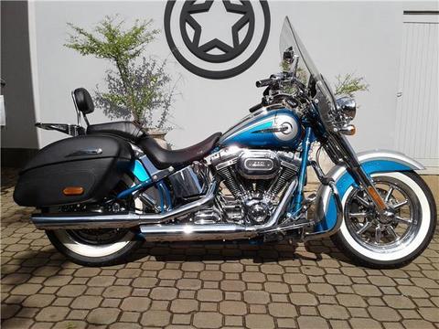 2015 Harley Davidson Softail Deluxe CVO. (Collectors Item)
