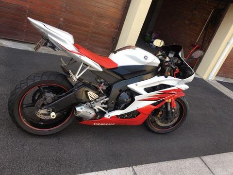 2006 Yamaha R6 in Rare Red & White - A Gem